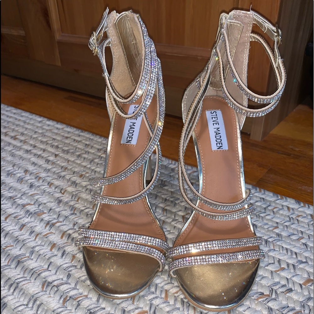 **Worn only to fitting sparkly stevemadden heels✨